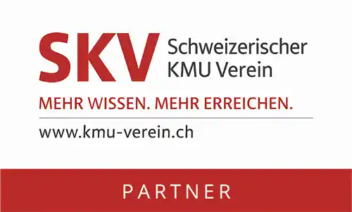 Logo, Slogan, Website und globale Fußzeile des SKV (Schweizerischer KMU-Verein); Partner im roten Kasten.
